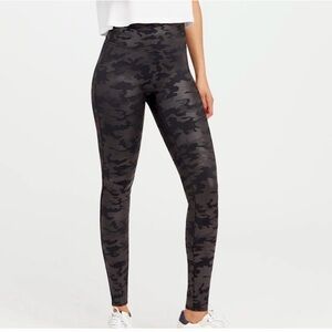 Spanx high-wasted leggings black camo shiny gloss matte XS